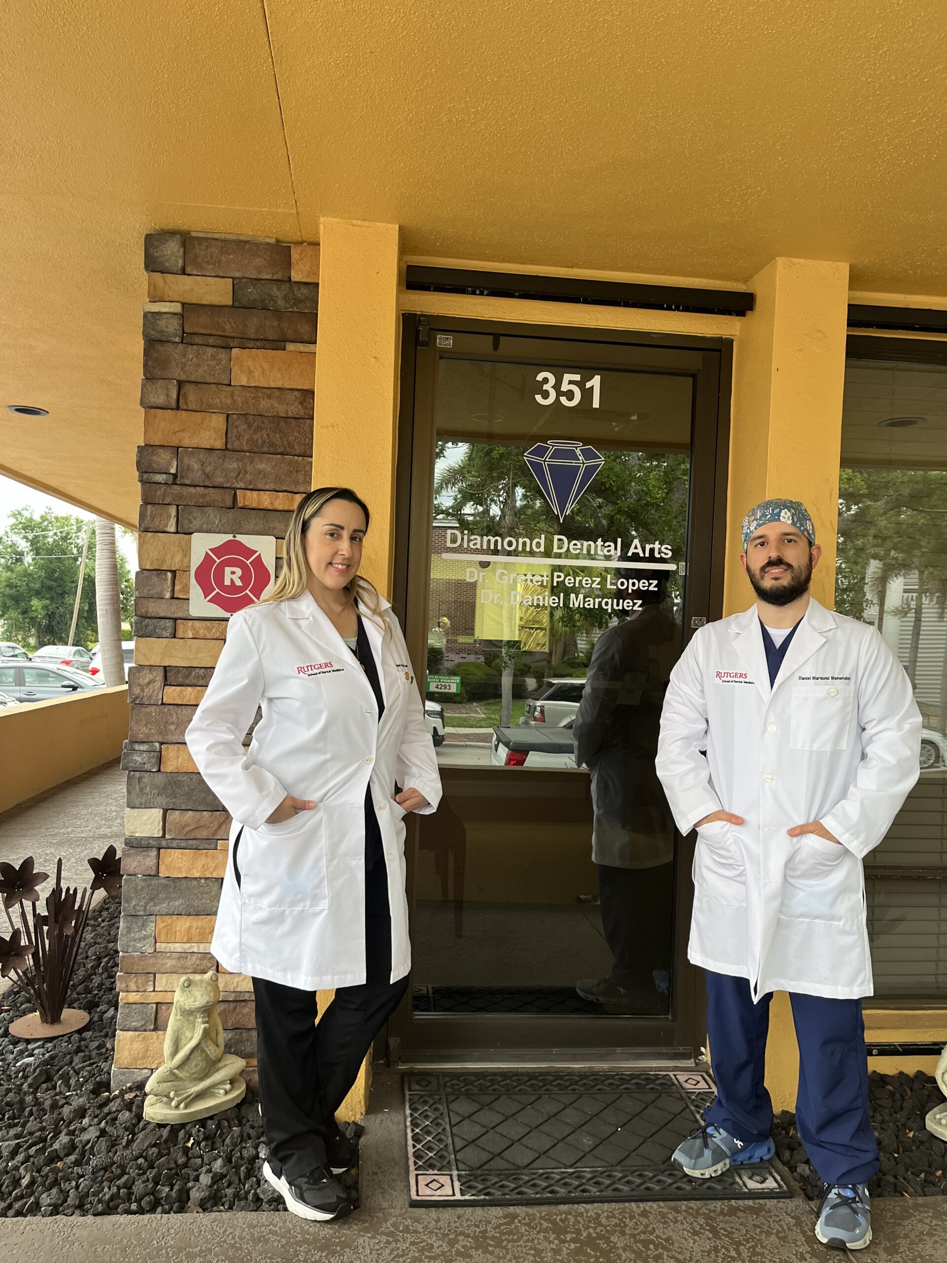 Diamond Dental Arts doctors and team in the office